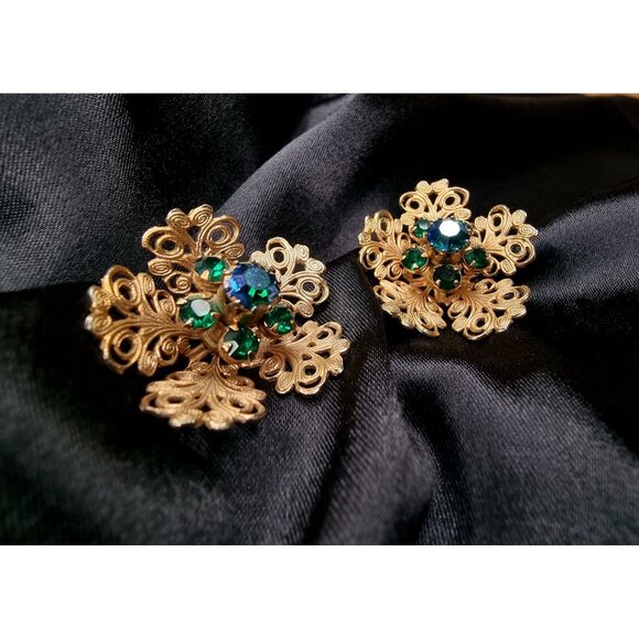 Rare Find Vintage Gold Filigree Clip-On Earrings With Green & Blue Rhinestones - Picture 1 of 4